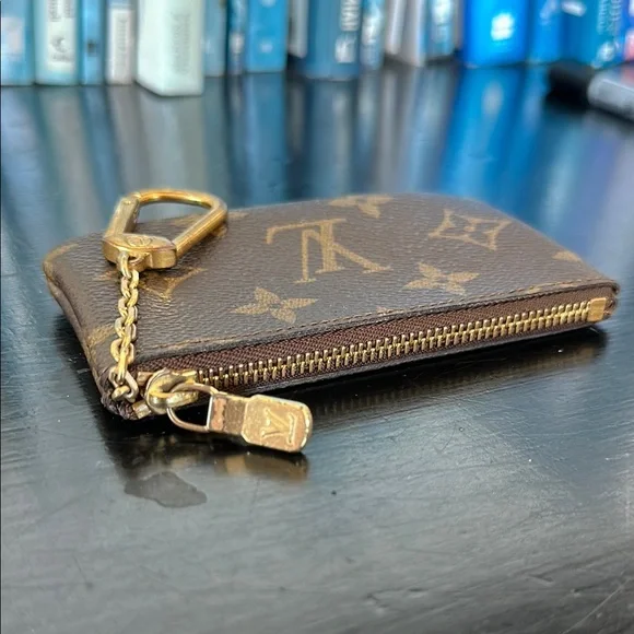 Louis Vuitton Monogram Key Pouch - Picture 4 of 14